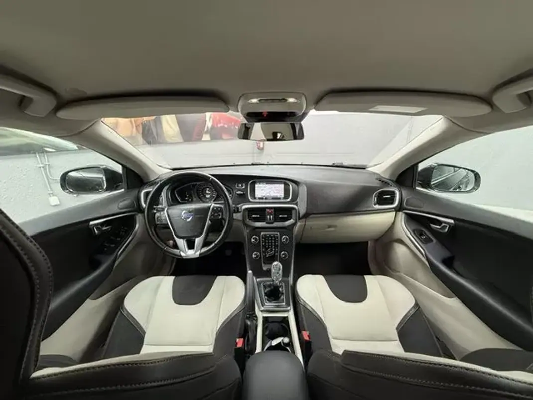 Volvo V40 2014 - 8999 EUR, 260000 km - 260000km - foto 13 de 15