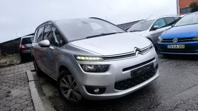 Citroën C4 Grand Picasso 2015 - 10900 EUR, 175000 km - AUTO.MOTO.pt - 175000km - foto 11 de 17