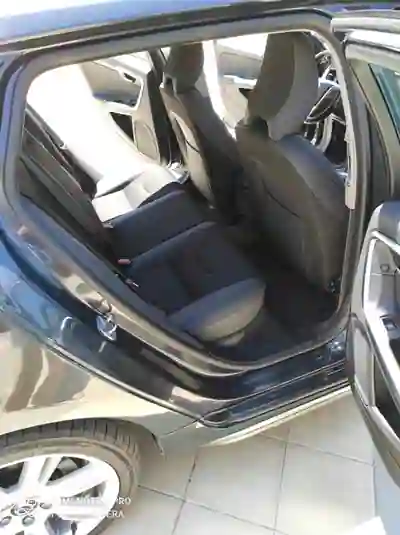Volvo V60 2015 - 12500 EUR, 175000 km - AUTO.MOTO.pt - 175000km - foto 11 de 13