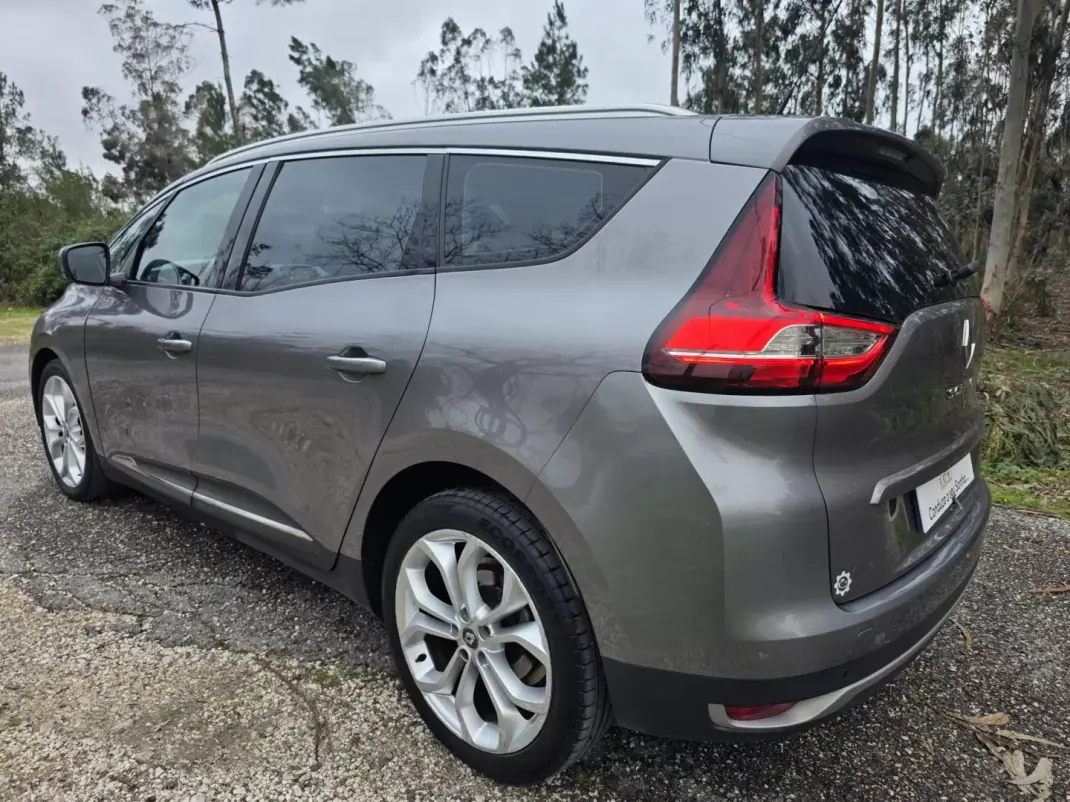 Renault Grand Scénic 2017 - 12750 EUR, 320000 km - AUTO.MOTO.pt - 320000km - foto 21 de 40