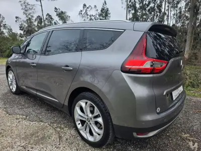 Renault Grand Scénic 2017 - 12750 EUR, 320000 km - AUTO.MOTO.pt - 320000km - foto 21 de 40