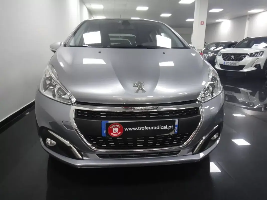 Peugeot 208 2019 - 11490 EUR, 71000 km - 71000km - foto 12 de 24