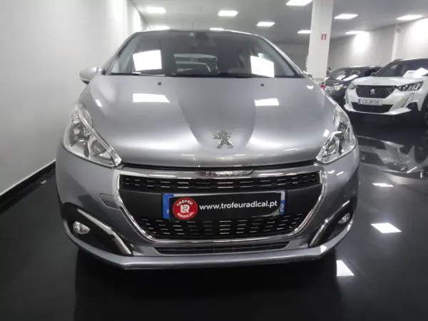 Peugeot 208 2019 - 11490 EUR, 71000 km - AUTO.MOTO.pt - 71000km - foto 12 de 24