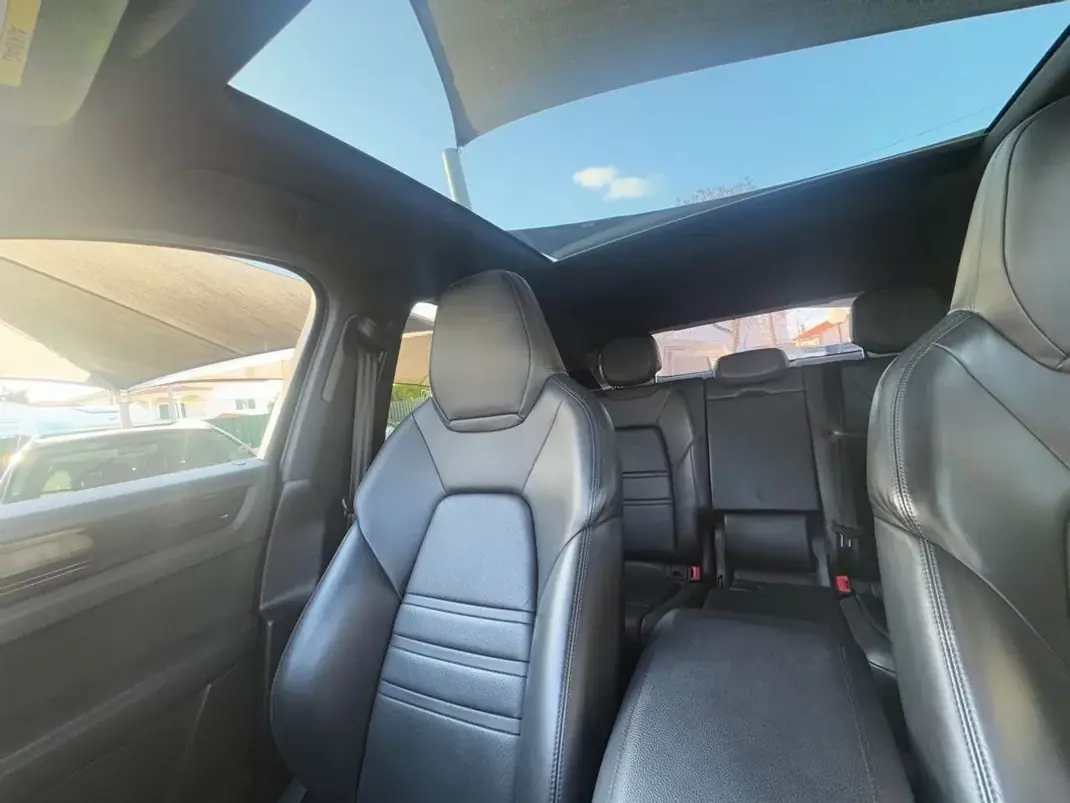 Porsche Cayenne Coupé 2019 - 64900 EUR, 158650 km - AUTO.MOTO.pt - 158650km - foto 10 de 16