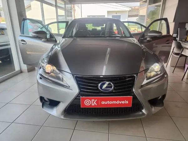 Lexus IS 300H 2013 - 19990 EUR, 170000 km - AUTO.MOTO.pt - 170000km - foto 20 de 38