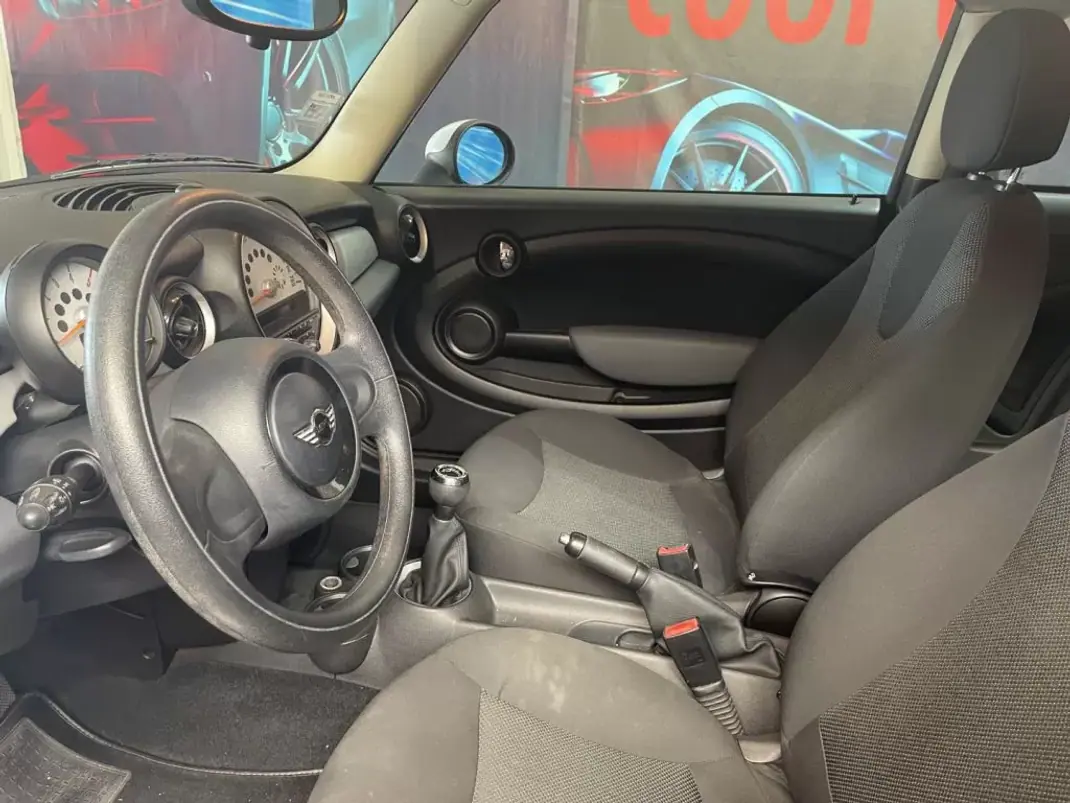 MINI One 2011 - 8500 EUR, 230000 km - AUTO.MOTO.pt - 230000km - foto 25 de 35