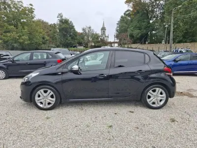 Peugeot 208 2017 - 8900 EUR, 191000 km - AUTO.MOTO.pt - 191000km - foto 7 de 36
