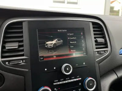 Renault Mégane Sport Tourer 2016 - 10750 EUR, 143000 km - AUTO.MOTO.pt - 143000km - foto 31 de 37