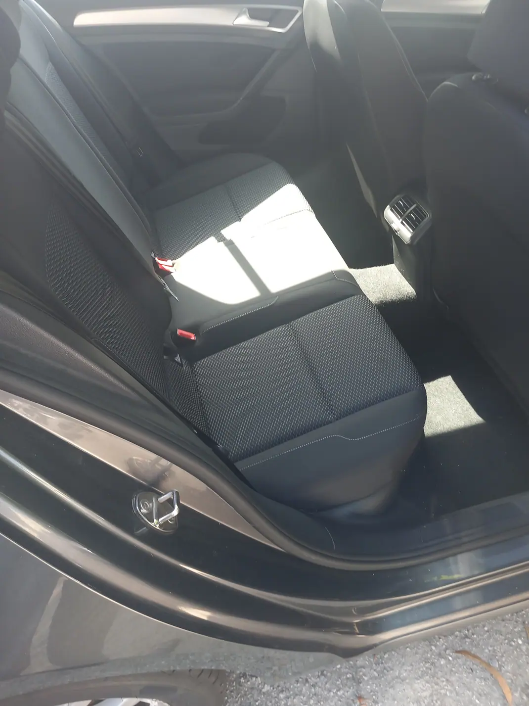 Volkswagen Golf 2017 - 10000 EUR, 245000 km - AUTO.MOTO.pt - 245000km - foto 8 de 8