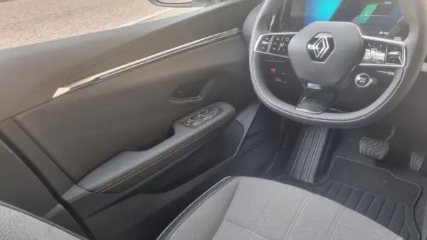 Renault Mégane E-Tech 2024 - 39000 EUR, 15500 km - AUTO.MOTO.pt - 15500km - foto 21 de 33