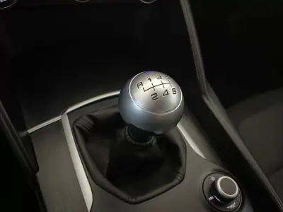 Alfa Romeo Giulia 2016 - 18500 EUR, 153000 km - AUTO.MOTO.pt - 153000km - foto 31 de 35
