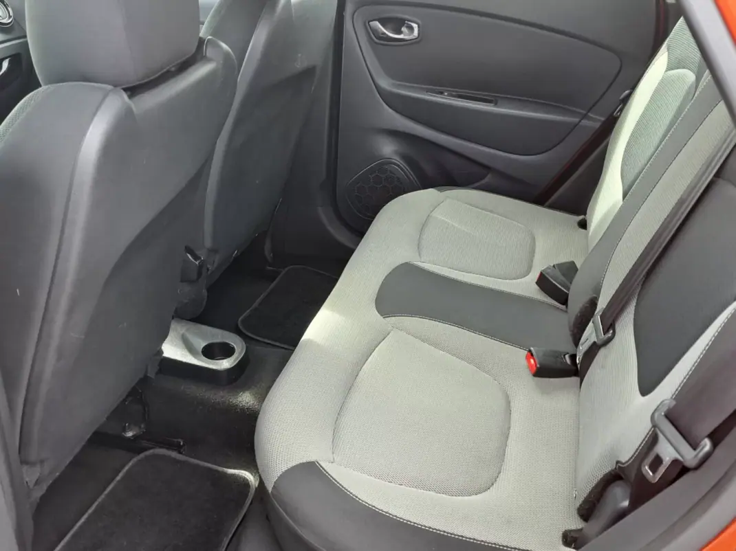 Renault Captur 2016 - 11450 EUR, 165268 km - AUTO.MOTO.pt - 165268km - foto 18 de 41