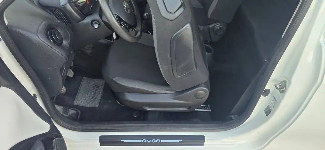Toyota Aygo 2017 - 8750 EUR, 124500 km - 124500km - foto 9 de 13