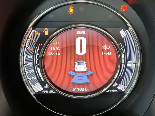 Fiat 500C 2021 - 12800 EUR, 63389 km - AUTO.MOTO.pt - 63389km - foto 12 de 24