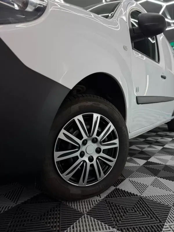 Renault 2016 - 7250 EUR, 33700 km - AUTO.MOTO.pt - 33700km - foto 3 de 18