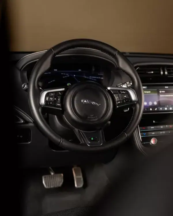 Jaguar F-Pace 2020 - 36950 EUR, 80000 km - AUTO.MOTO.pt - 80000km - foto 22 de 37