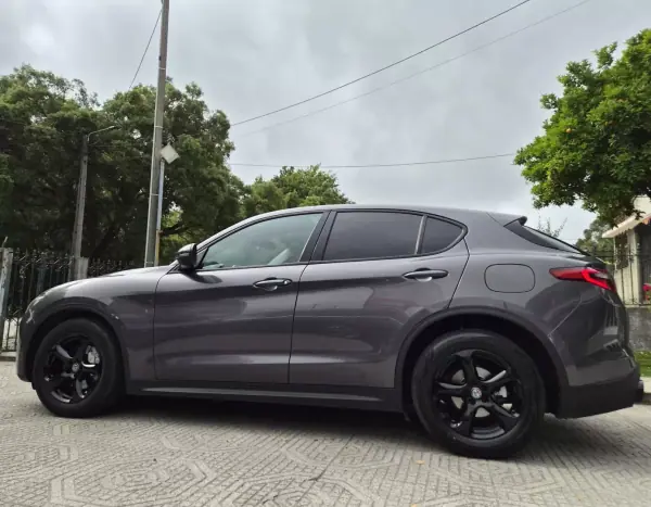 Alfa Romeo Stelvio 2017 - 20750 EUR, 183000 km - AUTO.MOTO.pt - 183000km - foto 5 de 23