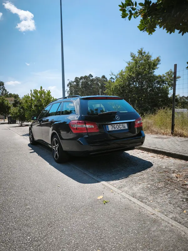 Mercedes-Benz E 220 2010 - 10490 EUR, 240000 km - AUTO.MOTO.pt - 240000km - foto 5 de 6