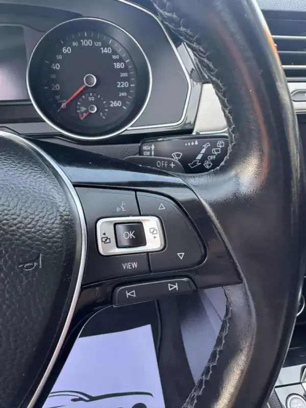 Volkswagen Passat Variant 2019 - 16900 EUR, 258985 km - AUTO.MOTO.pt - 258985km - foto 6 de 27