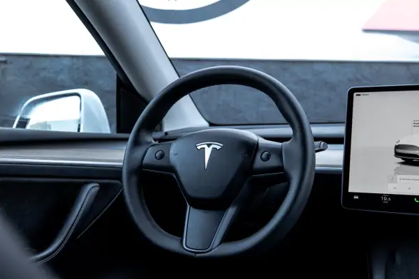 Tesla Model Y 2022 - 36900 EUR, 70000 km - AUTO.MOTO.pt - 70000km - foto 17 de 25