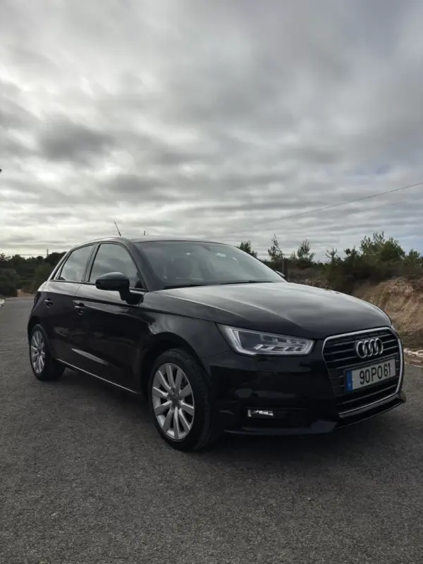 Audi A1 Sportback 2015 - 13490 EUR, 127500 km - AUTO.MOTO.pt - 127500km - foto 2 de 12