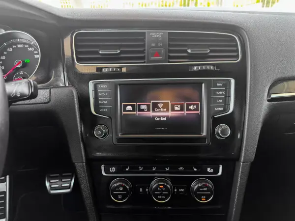 Volkswagen Golf 2016 - 19990 EUR, 144987 km - AUTO.MOTO.pt - 144987km - foto 19 de 26