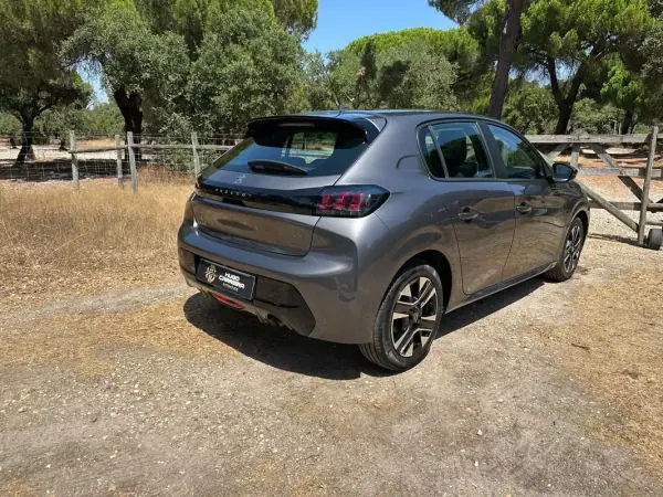Peugeot 208 2021 - 10850 EUR, 71000 km - 71000km - foto 8 de 15