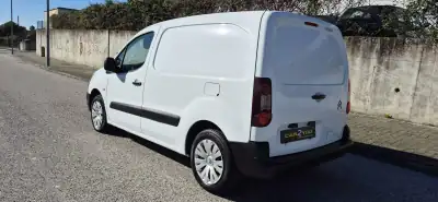 Citroën Berlindo 1.6 HDi Caixa Automatica 2018 - 12000 EUR, 180000 km - AUTO.MOTO.pt - 180000km - foto 18 de 19