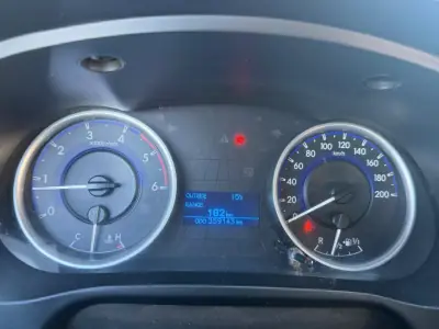 Toyota Hilux 2018 — photo 3 of 11