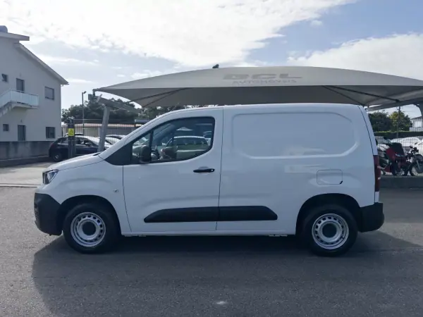 Peugeot Partner 2019 - 12990 EUR, 141000 km - AUTO.MOTO.pt - 141000km - foto 4 de 30