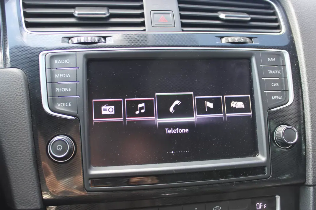 Volkswagen Golf 2015 - 12900 EUR, 233561 km - AUTO.MOTO.pt - 233561km - foto 19 de 27