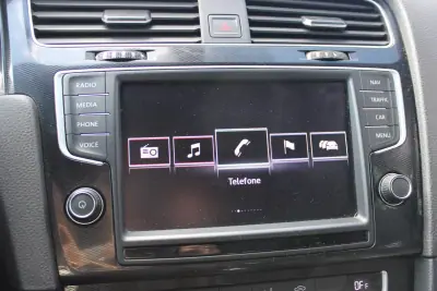 Volkswagen Golf 2015 - 12900 EUR, 233561 km - AUTO.MOTO.pt - 233561km - foto 19 de 27