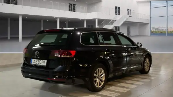 Volkswagen Passat Variant 2020 - 18999 EUR, 132121 km - AUTO.MOTO.pt - 132121km - foto 3 de 13