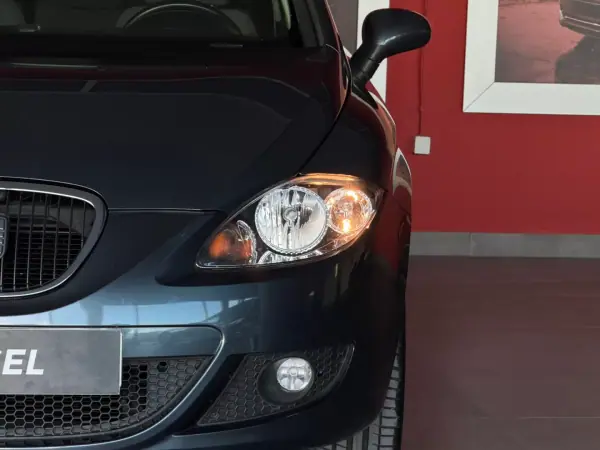 SEAT Leon 2008 - 6500 EUR, 293258 km - AUTO.MOTO.pt - 293258km - foto 4 de 20