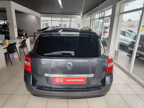 Renault Laguna Break 2009 - 8450 EUR, 105000 km - AUTO.MOTO.pt - 105000km - foto 9 de 35