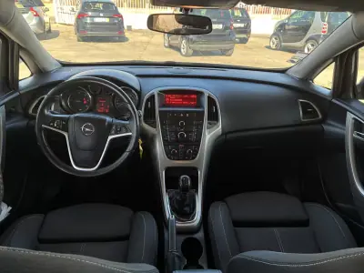 Opel Astra Sports Tourer 2011 - 2999 EUR, 329000 km - AUTO.MOTO.pt - 329000km - foto 12 de 20