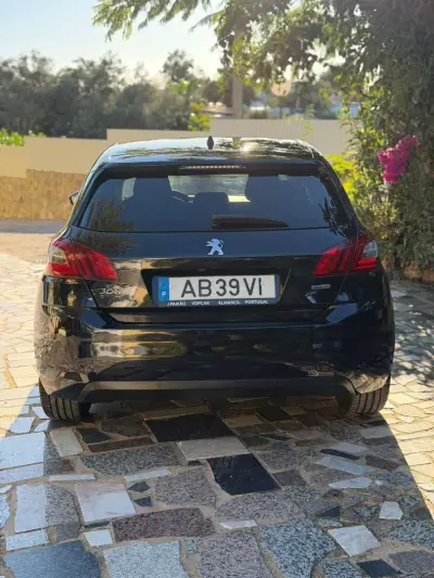 Peugeot 308 2017 - 10900 EUR, 140007 km - AUTO.MOTO.pt - 140007km - foto 6 de 9