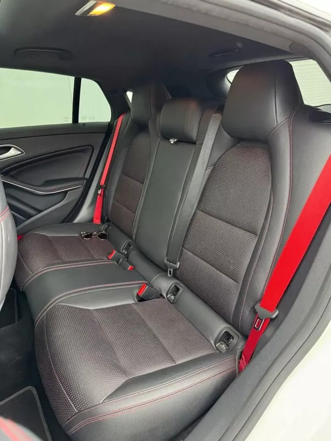 Mercedes-Benz CLA 45 AMG 2017 - 31950 EUR, 127877 km - AUTO.MOTO.pt - 127877km - foto 27 de 51