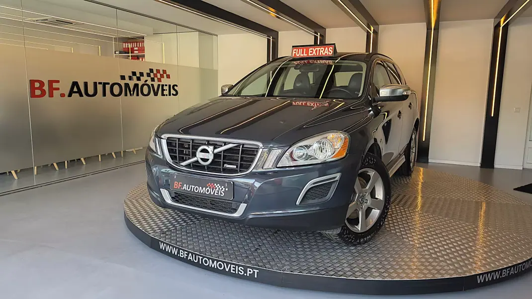 Volvo XC 60 2010 - 15900 EUR, 176365 km - AUTO.MOTO.pt - 176365km - foto 1 de 55