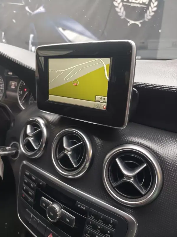 Mercedes-Benz A 180 2014 - 12990 EUR, 179000 km - AUTO.MOTO.pt - 179000km - foto 12 de 13
