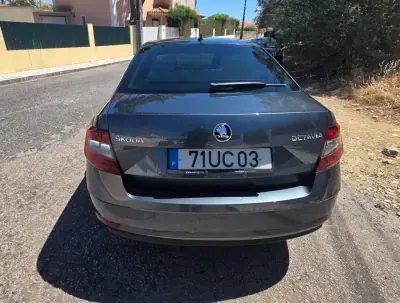 Skoda Octavia 2018 - 8990 EUR, 179225 km - AUTO.MOTO.pt - 179225km - foto 7 de 12