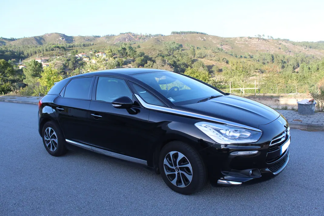 DS DS5 2013 - 9000 EUR, 195999 km - AUTO.MOTO.pt - 195999km - foto 3 de 15