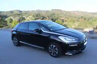 DS DS5 2013 - 9000 EUR, 195999 km - AUTO.MOTO.pt - 195999km - foto 3 de 15