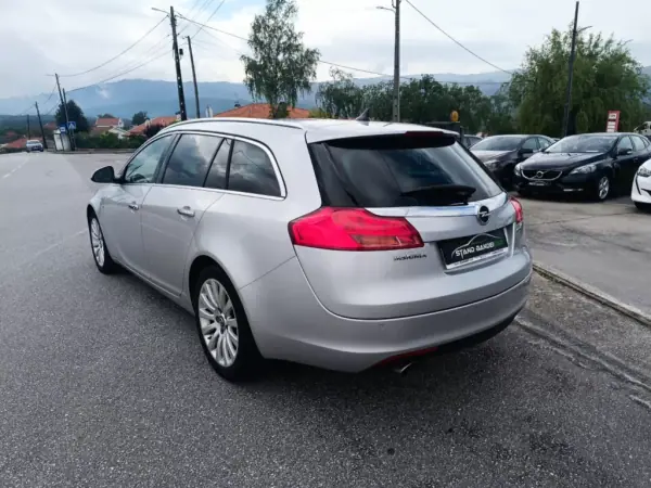 Opel Insignia Sports Tourer 2009 - 7500 EUR, 266000 km - AUTO.MOTO.pt - 266000km - foto 13 de 24