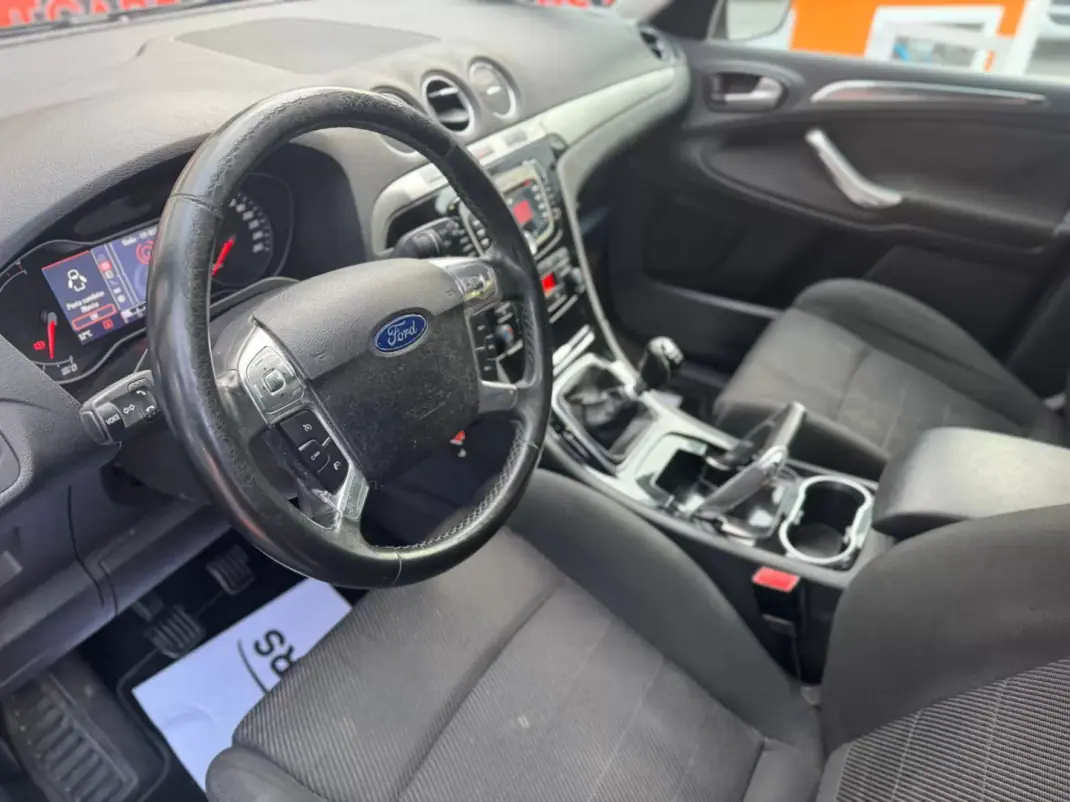 Ford S-Max 2011 - 4900 EUR, 299900 km - AUTO.MOTO.pt - 299900km - foto 3 de 10