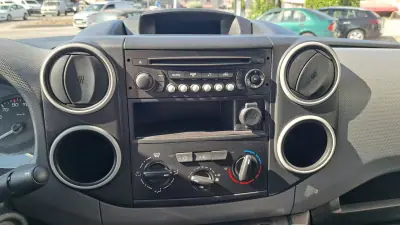 Citroën BERLINGO 1.6 BLUE HDI (Fibrada) 3L 100 CV 2016 - 9900 EUR, 218219 km - AUTO.MOTO.pt - 218219km - foto 12 de 19