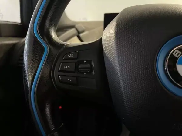 BMW i3 2016 - 13950 EUR, 124000 km - AUTO.MOTO.pt - 124000km - foto 24 de 40