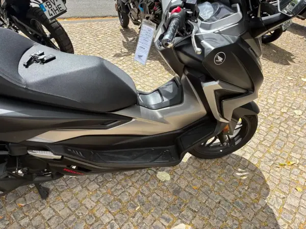 Honda Forza 2021 - 4450 EUR, 48179 km - AUTO.MOTO.pt - 48179km - foto 6 de 10