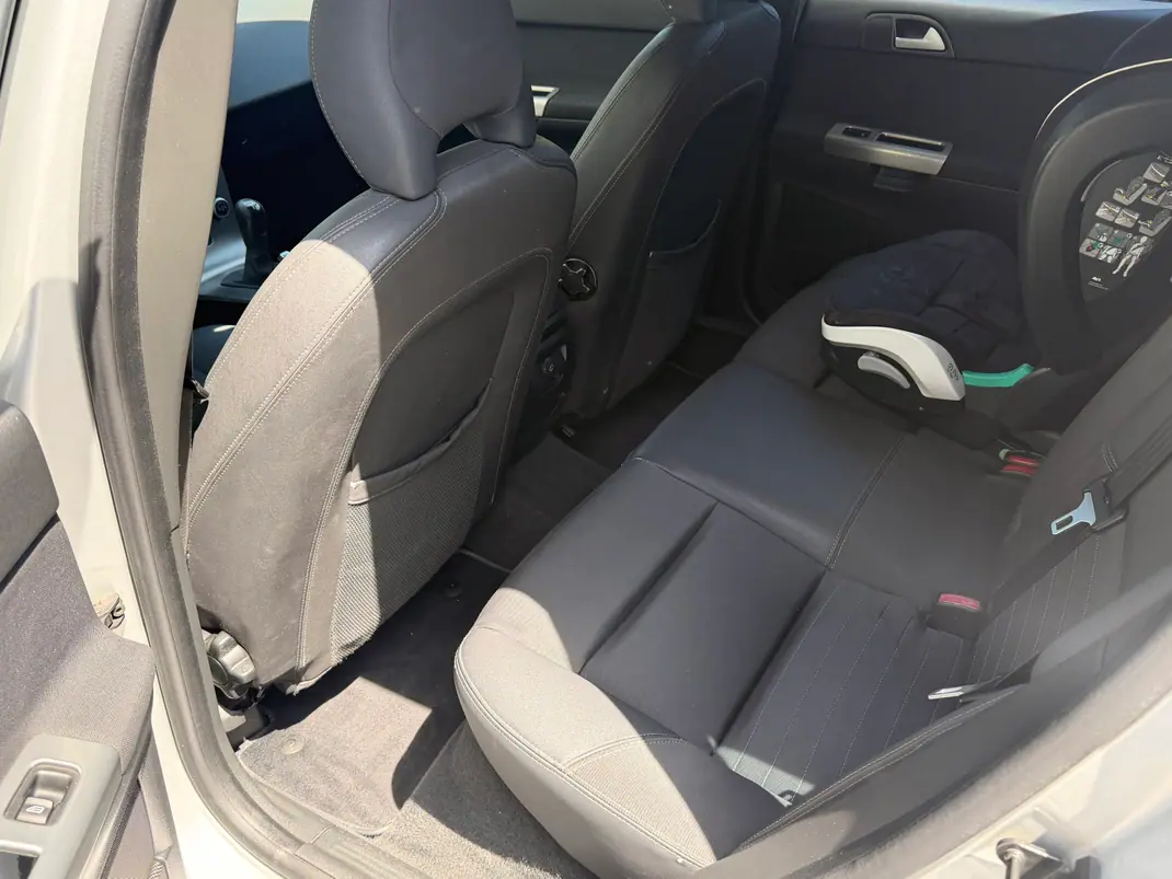 Volvo V50 2007 - 5500 EUR, 326000 km - AUTO.MOTO.pt - 326000km - foto 5 de 13