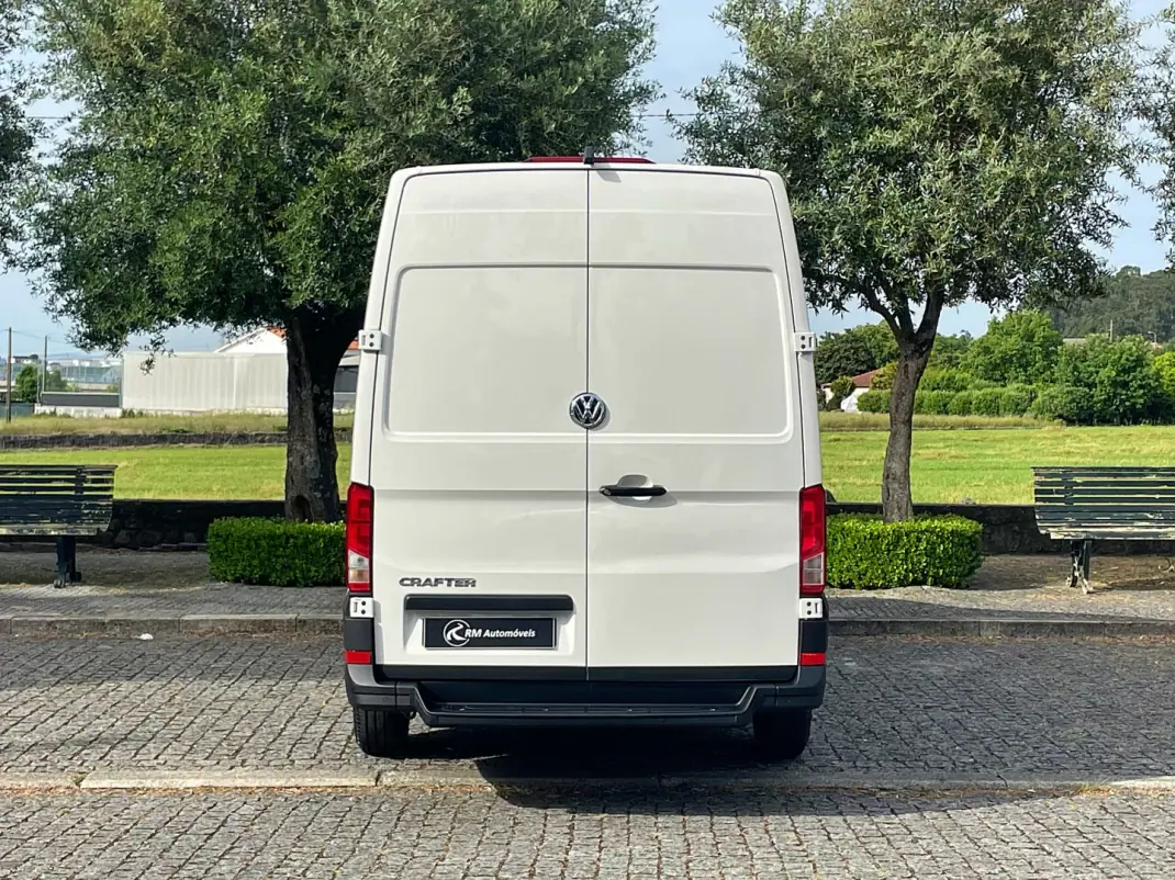 VW Crafter 2.0 TDI L3H3 IVA Dedutível 2022 - 26450 EUR, 128000 km - AUTO.MOTO.pt - 128000km - foto 8 de 33